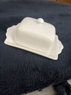 White Ceramic Butter Dish with Lid - Classic Home Dining